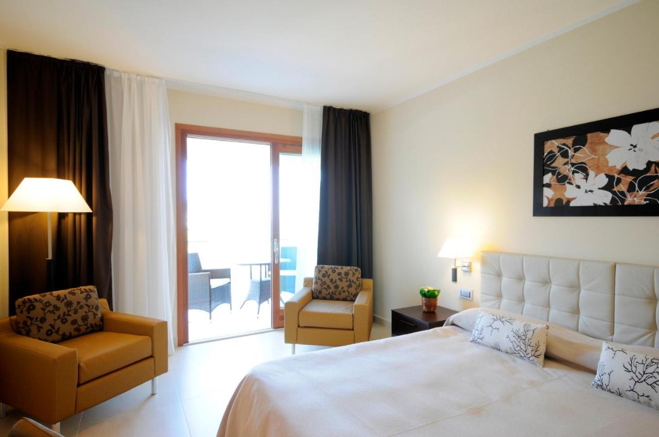 Pugnochiuso Resort Hotel Del Faro Vieste Exteriör bild