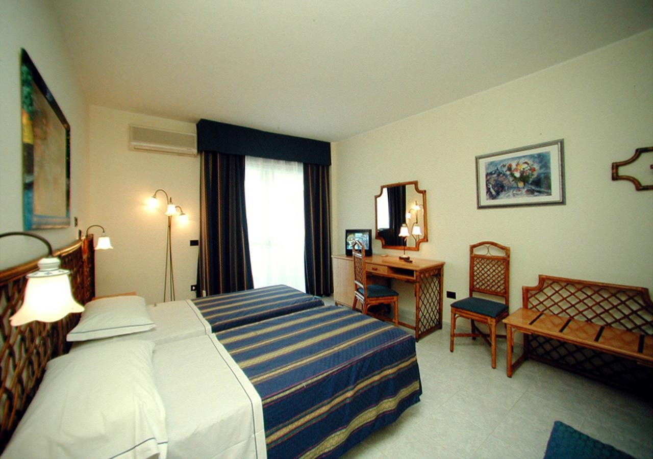 Pugnochiuso Resort Hotel Del Faro Vieste Exteriör bild